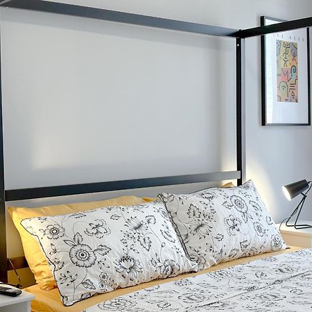 Torre 24 - Luxury Naviglio Suite Милано Екстериор снимка